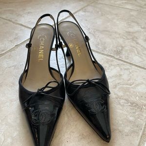 Chanel classic black patent leather heels. Size 6